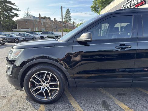 Used 2017 Ford Explorer Sport w/ Equipment Group 401A AWD/4WD image 2