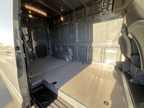 Used 2025 Mercedes-Benz Sprinter 2500 image 17