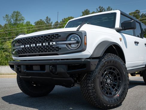 New 2026 Ford Bronco Badlands w/ Sasquatch Package AWD/4WD image 4