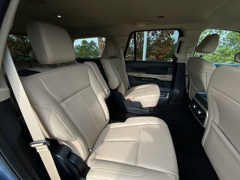 Used 2022 Ford Expedition XLT image 27