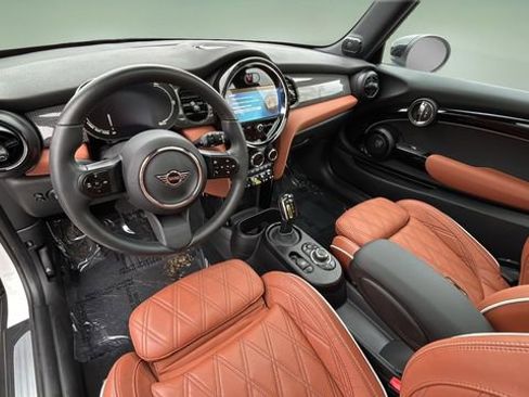 Used 2024 MINI Cooper SE w/ Signature Upholstery Package image 16
