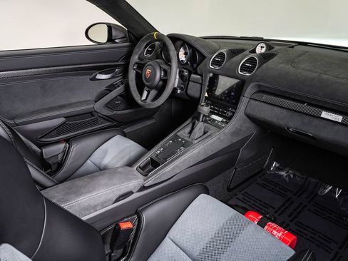 Certified 2025 Porsche 718 Cayman GT4 RS RWD image 17