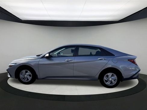 New 2026 Hyundai Elantra SE image 3