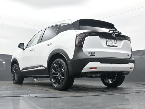 Certified 2025 Nissan Kicks SR FWD image 26