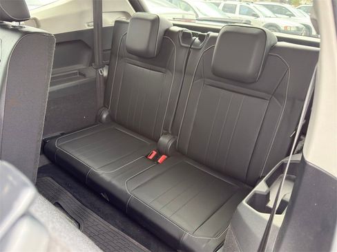 Used 2022 Volkswagen Tiguan SE image 30