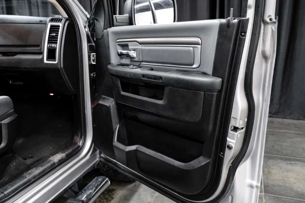 Used 2021 RAM 1500 Classic SLT AWD/4WD image 48