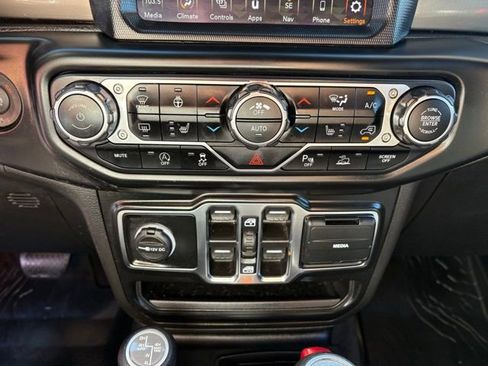 Used 2021 Jeep Wrangler Unlimited Sahara image 21