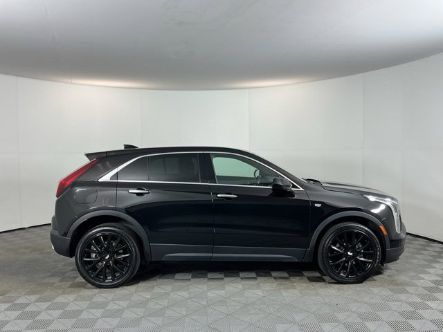 Used 2022 Cadillac XT4 Luxury w/ LPO, ONYX Package AWD/4WD image 4