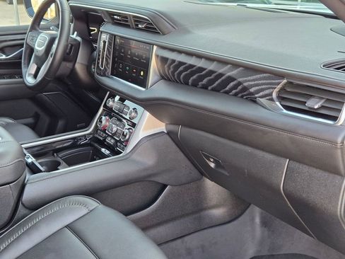 Used 2024 GMC Yukon XL Denali w/ Advanced Technology Package image 29