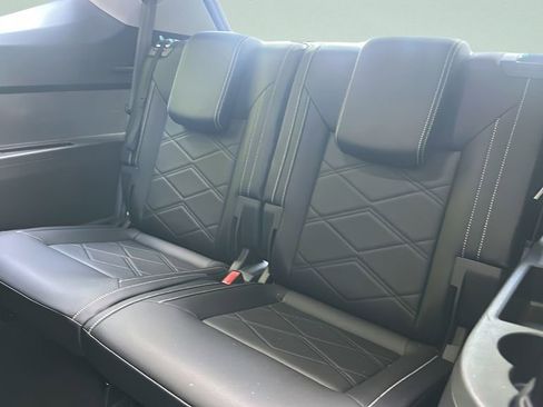 Used 2025 Volkswagen Atlas SE image 29