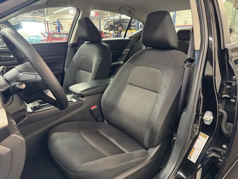 Used 2025 Nissan Altima 2.5 SV FWD image 16