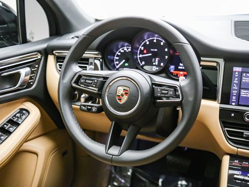 Certified 2026 Porsche Macan AWD/4WD image 19