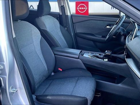 Used 2022 Nissan Rogue SV image 26