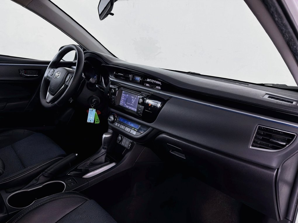 Used 2015 Toyota Corolla S FWD image 29