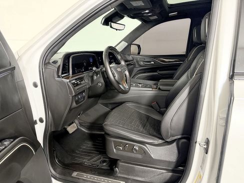 Used 2022 Cadillac Escalade Sport Platinum w/ Heavy-Duty Trailer Package AWD/4WD image 39