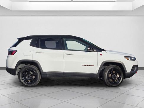 Used 2023 Jeep Compass Trailhawk image 4