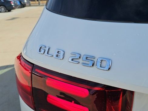 Certified 2025 Mercedes-Benz GLB 250 4MATIC image 6