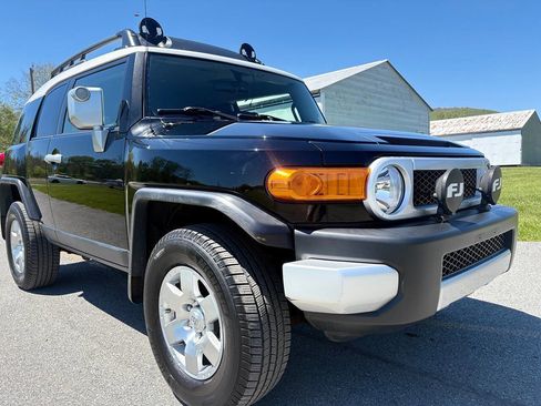 Used 2010 Toyota FJ Cruiser 4WD image 1