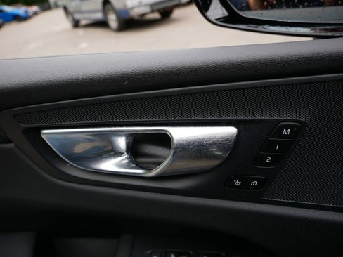 Certified 2025 Volvo XC60 B5 Plus AWD/4WD image 17