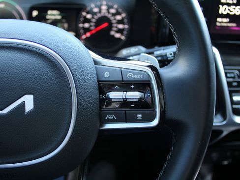 Used 2023 Kia Sorento EX image 25