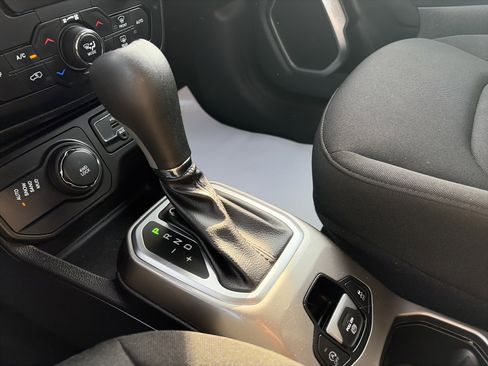 Used 2022 Jeep Renegade Latitude image 23