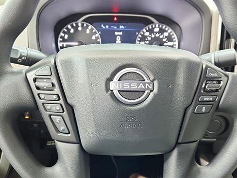 Certified 2025 Nissan Frontier SV image 17