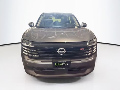 Used 2025 Nissan Kicks SR AWD/4WD image 2
