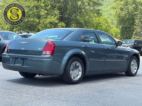 Used 2005 Chrysler 300 Touring RWD image 6
