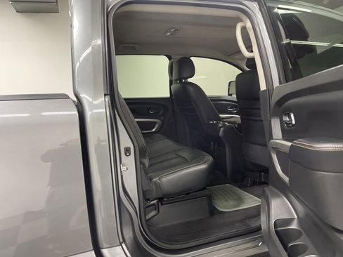 Used 2016 Nissan Titan SL image 19