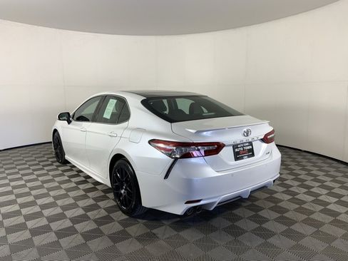 Used 2018 Toyota Camry XSE image 7