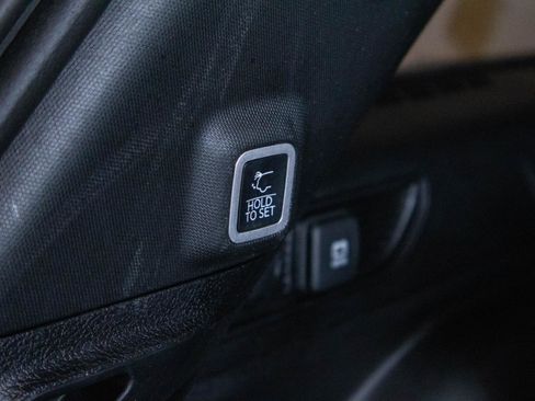 Used 2025 Jeep Grand Cherokee Altitude image 24