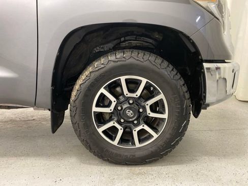 Used 2018 Toyota Tundra Limited w/ Limited Premium Package AWD/4WD image 8