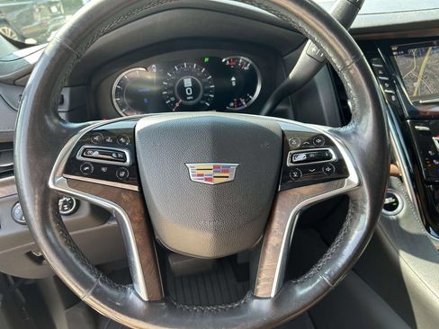 Used 2020 Cadillac Escalade ESV Premium Luxury AWD/4WD image 24