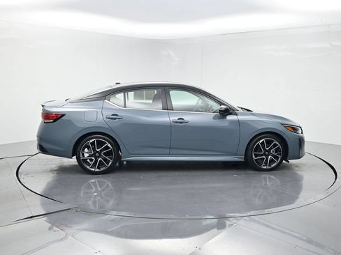 Used 2025 Nissan Sentra SR w/ SR Premium Package FWD image 4