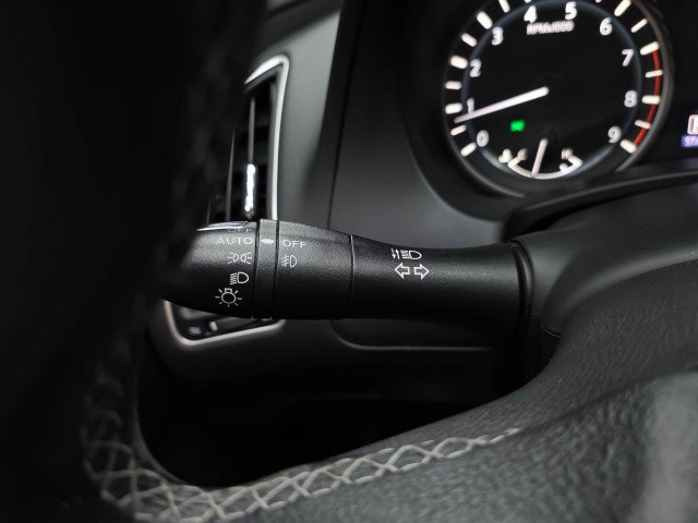 Used 2018 INFINITI Q50 Luxe w/ Cargo Package (L95) AWD/4WD image 22