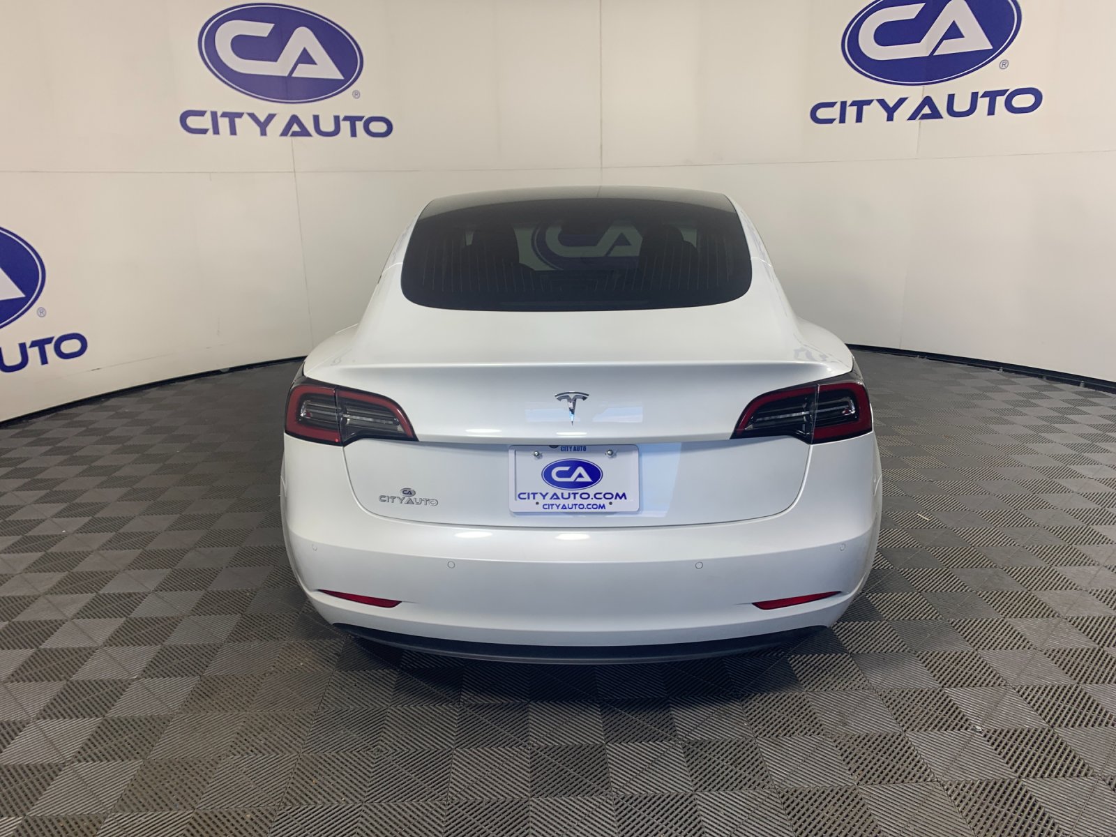 Used 2020 Tesla Model 3 Standard Range RWD image 4