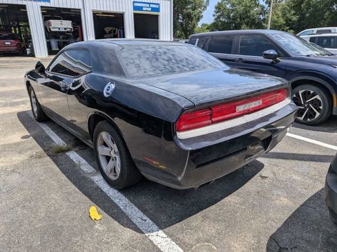 Used 2012 Dodge Challenger SXT RWD image 4