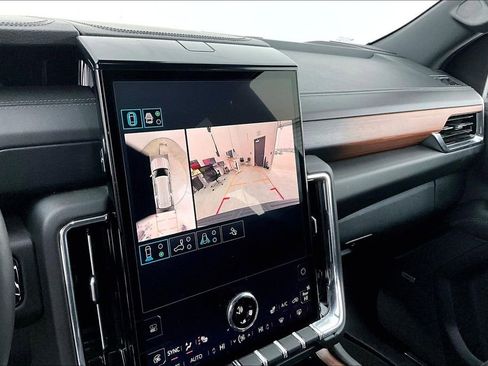 Used 2025 GMC Yukon Denali image 31