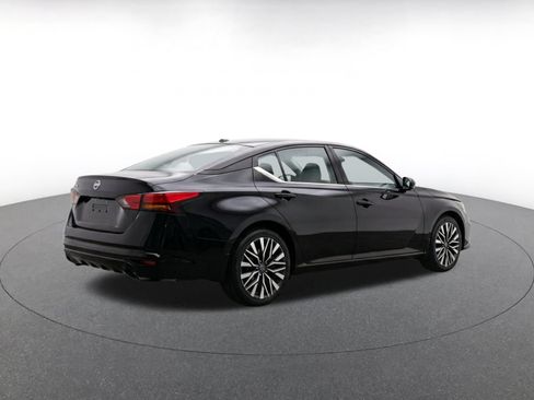 Used 2025 Nissan Altima 2.5 SV FWD image 8