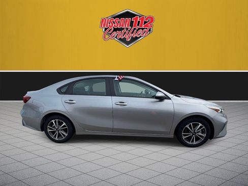 Used 2023 Kia Forte LXS FWD image 7