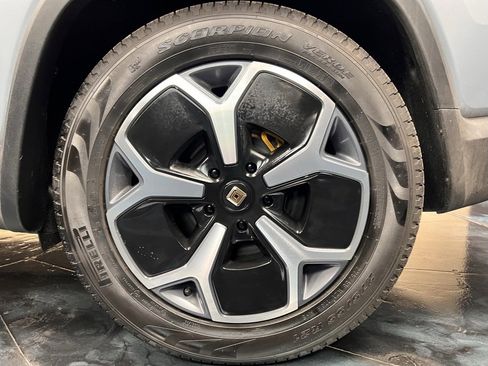 Used 2024 Rivian R1S Adventure image 7