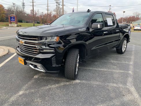 Used 2020 Chevrolet Silverado 1500 High Country w/ Technology Package image 3
