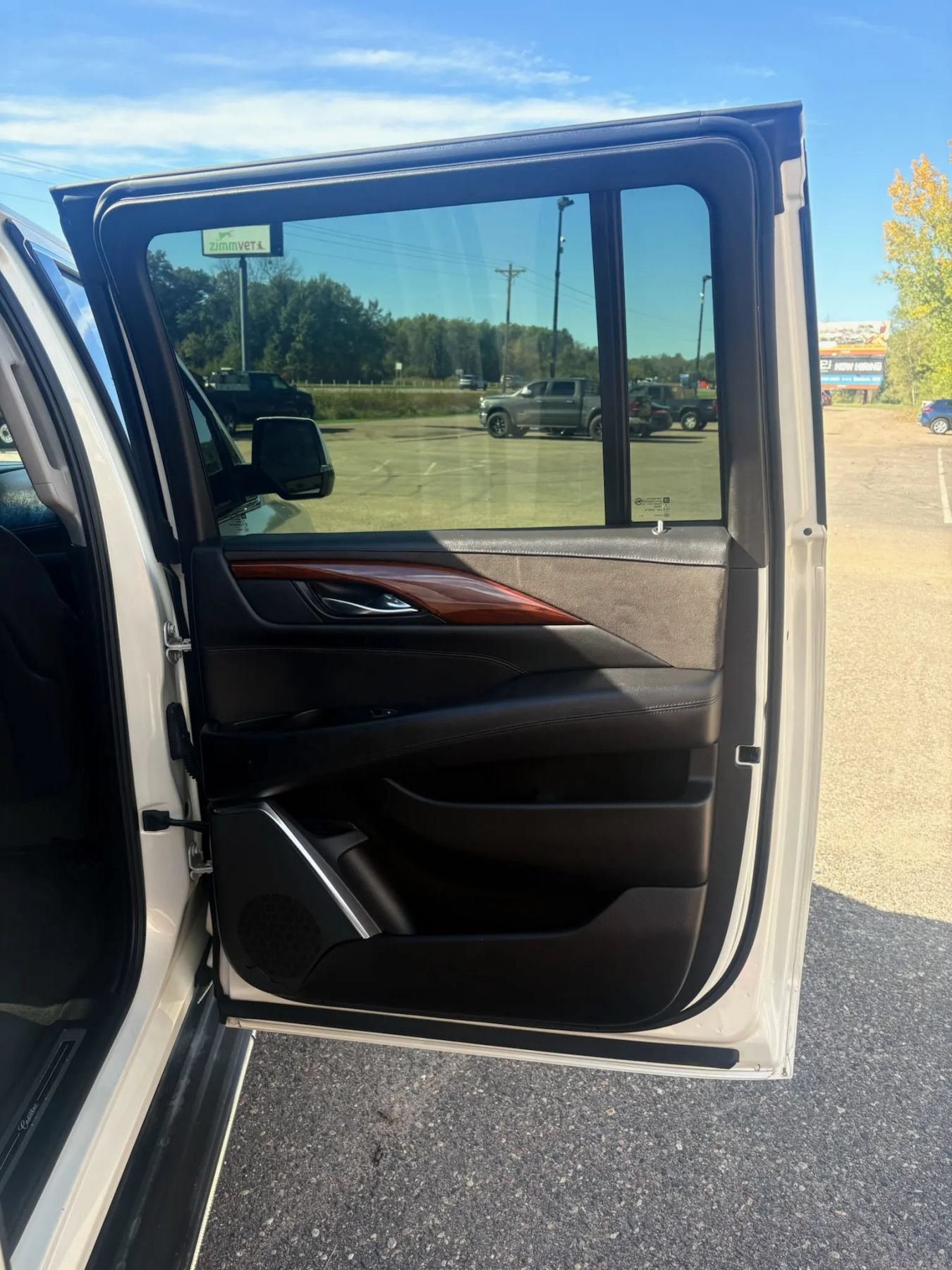 Used 2015 Cadillac Escalade ESV Luxury AWD/4WD image 36