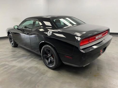Used 2012 Dodge Challenger SXT image 4