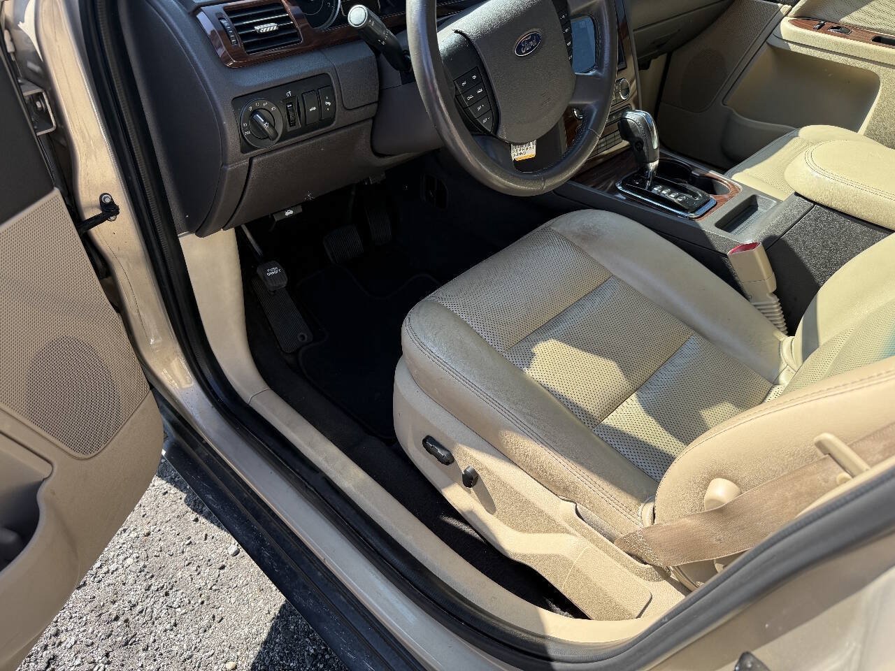 Used 2008 Ford Taurus SEL FWD image 28