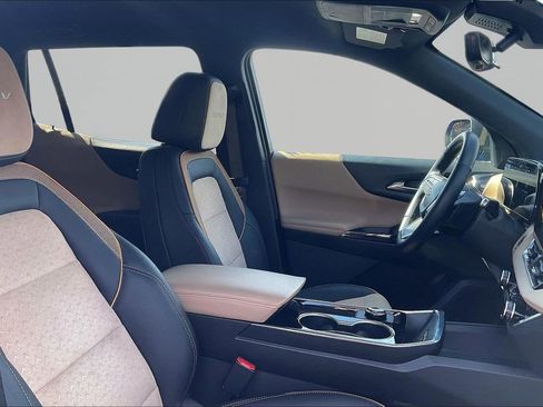 Used 2025 Chevrolet Equinox ACTIV w/ Safety and Technology Package image 31