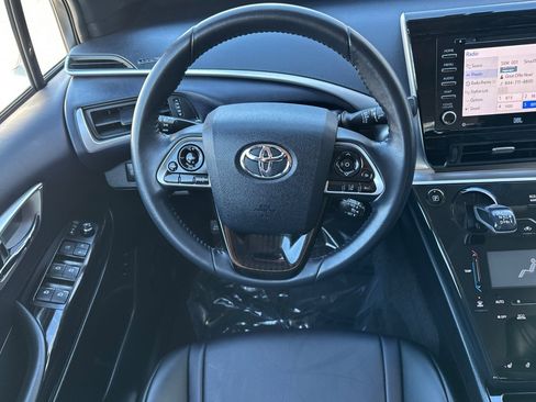 Certified 2018 Toyota Mirai Base image 15