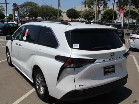Certified 2026 Toyota Sienna XLE FWD image 66