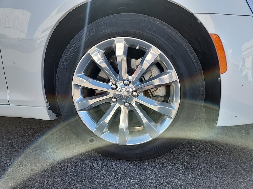 Used 2022 Chrysler 300 Touring AWD/4WD image 3