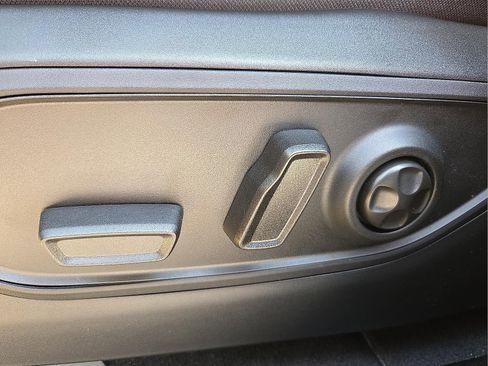 New 2025 Jeep Grand Cherokee Altitude image 15